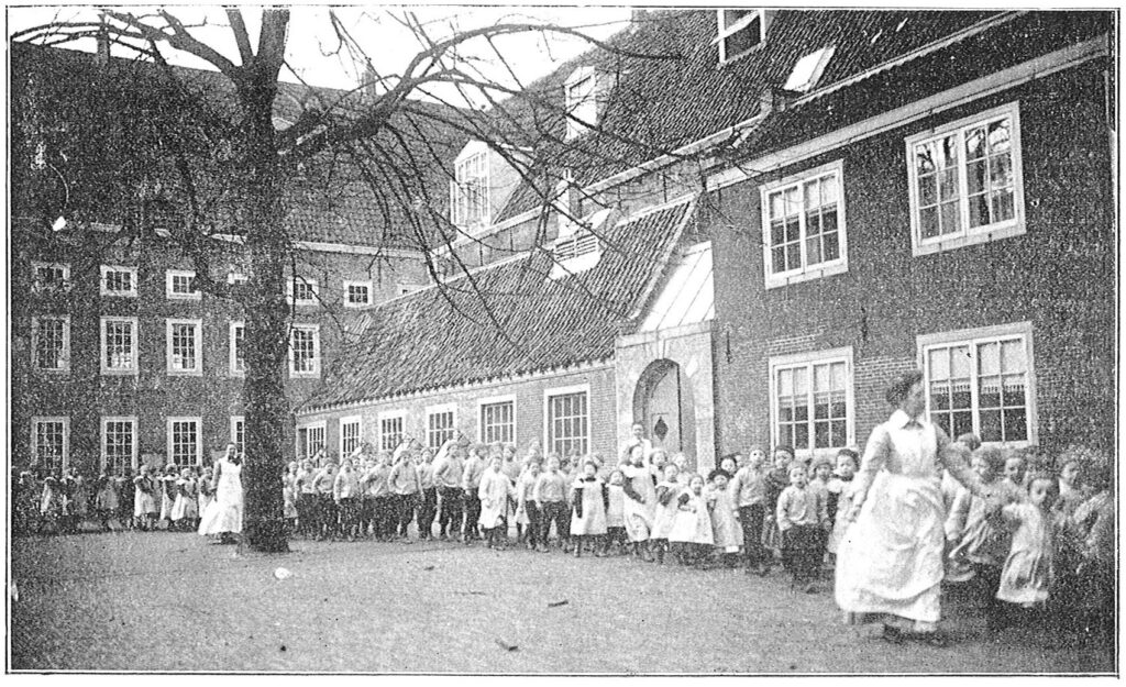 Binnenplaats Oud Buitengasthuis van HvO, 1907