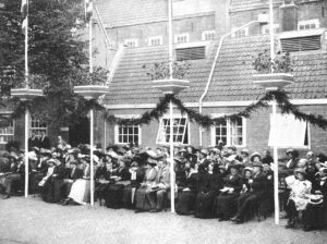 Genodigden tijdens het jubileum van HvO, 12 september 1913