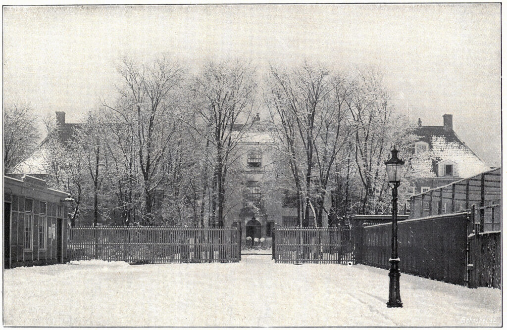 Het Oude Buitengasthuis van HvO in de sneeuw, 1913, foto Schnabel