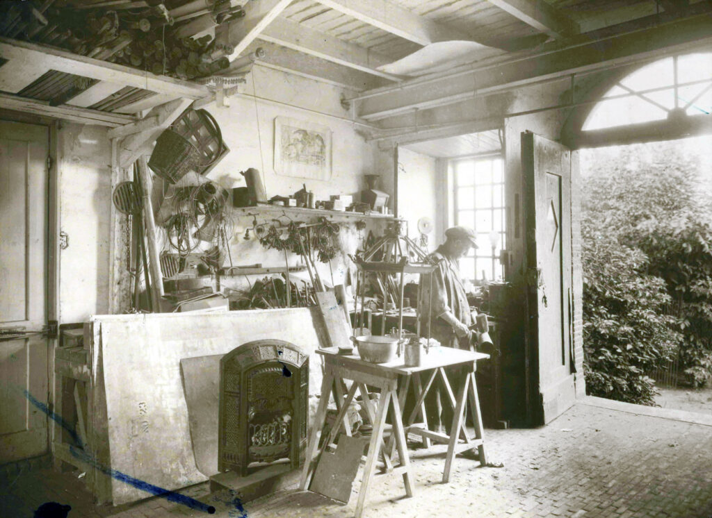 Werkplaats in het Oud Buitengasthuis van Hulp voor Onbehuisden in de jaren ’10