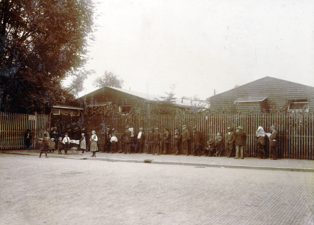  Schutting bij het Oude Buitengasthuis van Hulp voor Onbehuisden, 1924