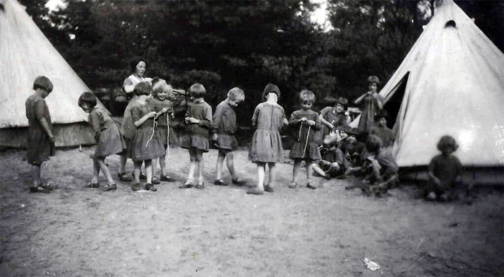 Kinderen van Hulp voor Onbehuisden, vakantiekamp Saxenheim, 1926
