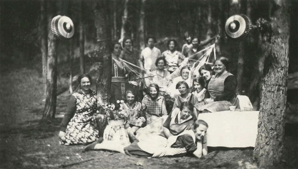 Medewerkers van Hulp voor Onbehuisden, vakantiekamp Saxenheim, 1926