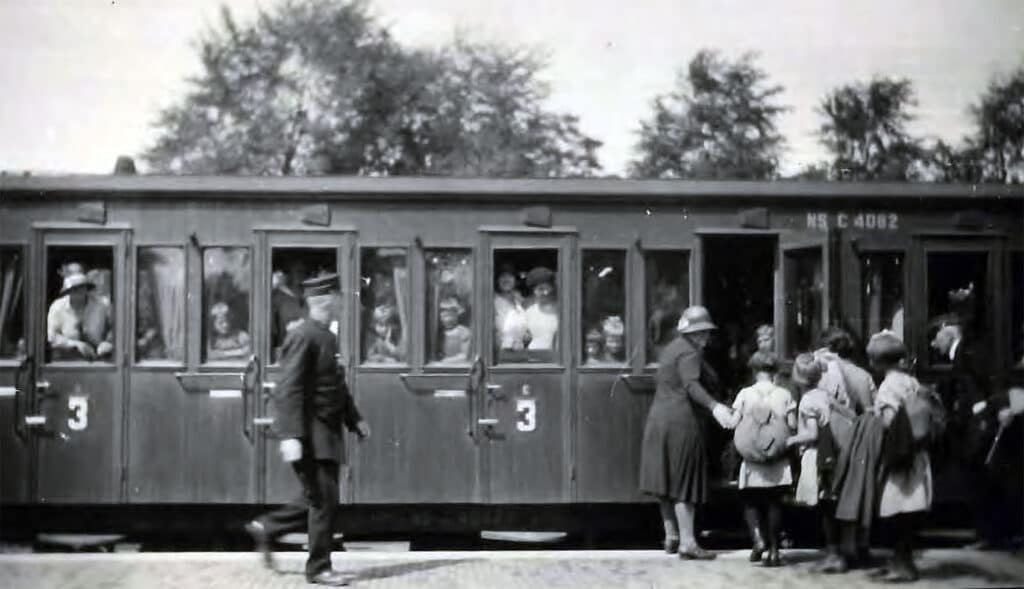 Terug naar Amsterdam, het einde van de vakantie van Hulp voor Onbehuisden, 1929