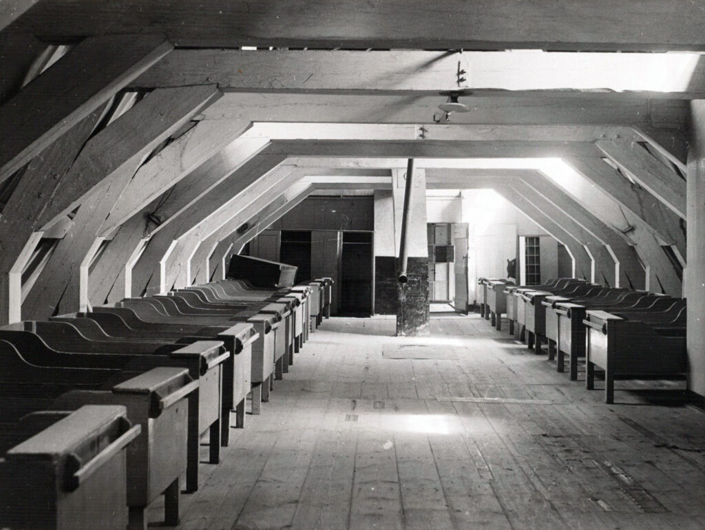Slaapzaal in het Oud Buitengasthuis van HvO, 1937