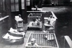 Kleine kinderen bij HvO, augustus 1938