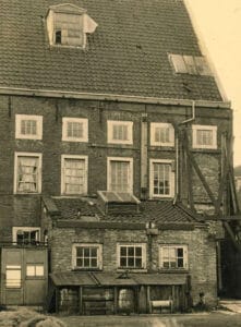 Achtergevel van het Oud Buitengasthuis in de jaren ’30