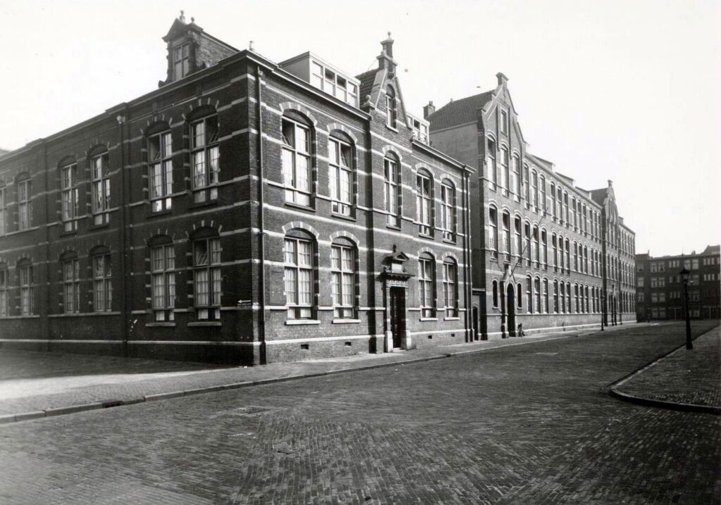 De Roggeveenstraat van Hulp voor Onbehuisden in 1941