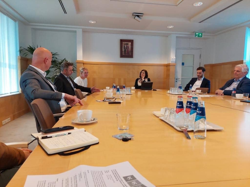Martijn Fuldner aan tafel met de minister