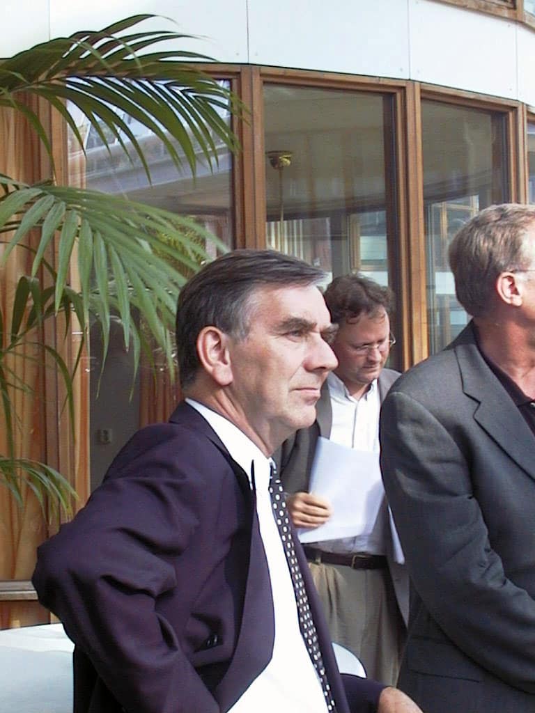 Broeksma bij de opening van het Judith van Swethuis, 1999