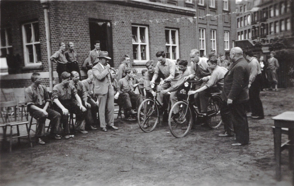 Koninginnedag bij het Observatiehuis in 1936