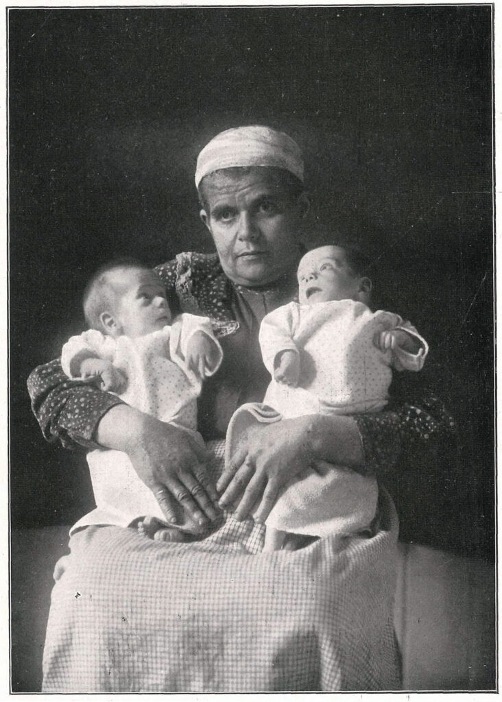 Bewoners van Hulp voor Onbehuisden, foto bij het jaarverslag over 1914 in het HvO-blad uit april 1915