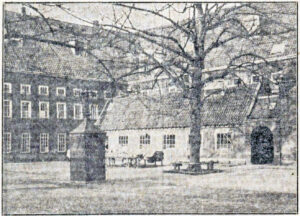 De binnenplaats van het Pesthuis, De Tijd, 9 maart 1930