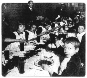 Diner van de Horecaf voor HvO, Het Volk, 29 december 1932