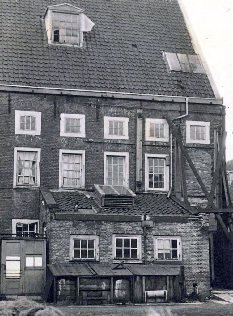 Achterkant van het Oud Buitengasthuis in de jaren ’30
