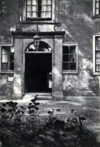 Binnenkant van de poort van het Oud Buitengasthuis va HvO in de jaren ’30