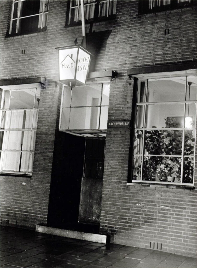 Nachtasiel van Hulp voor Onbehuisden aan de Weesperzijde, jaren ’50.
