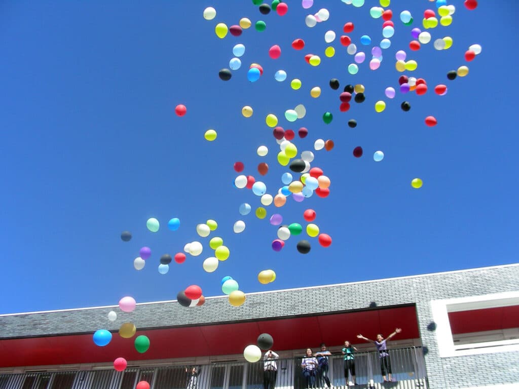 Ballonnen boven Hof van Socrates