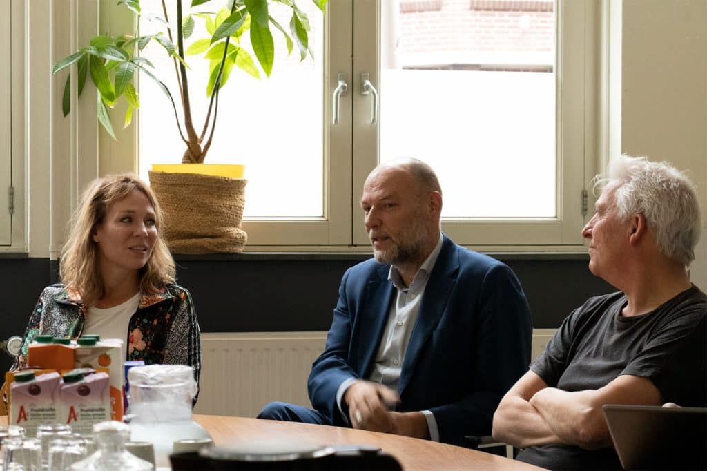 Barbra Velthuizen (HVO-Querido), Rutger Groot Wassink en Hans Wijnands (De Regenboog Groep)