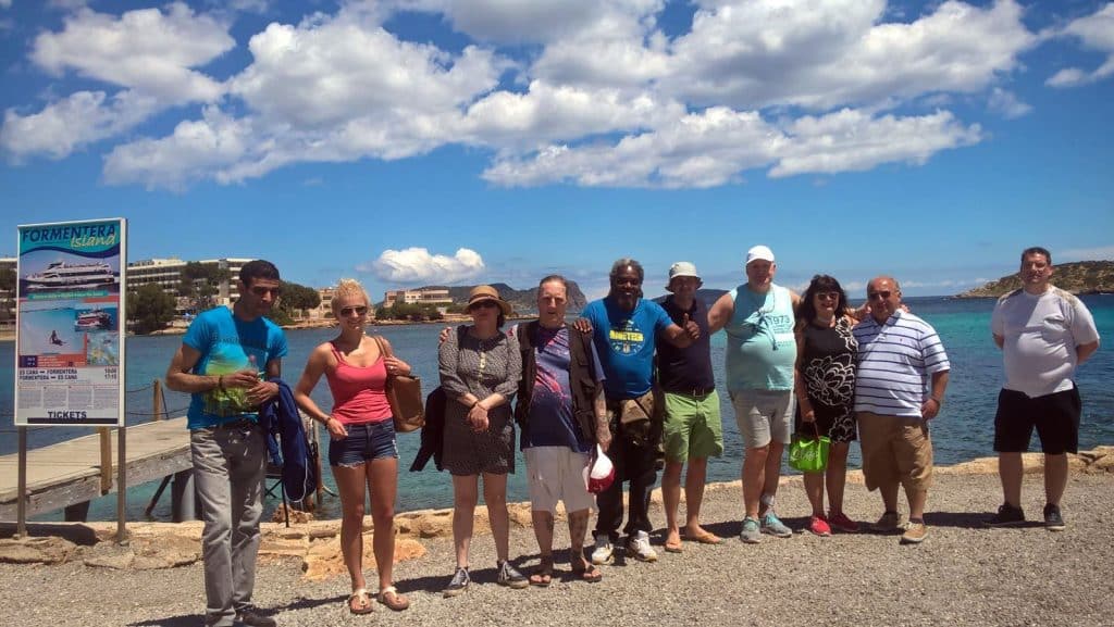Bewoners van de Passeerdersstraat van HVO-Querido met vakantie op Ibiza