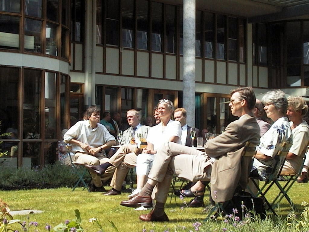 Evert Bod (links) bij de officiële opening van het Judith van Swethuis, 1999