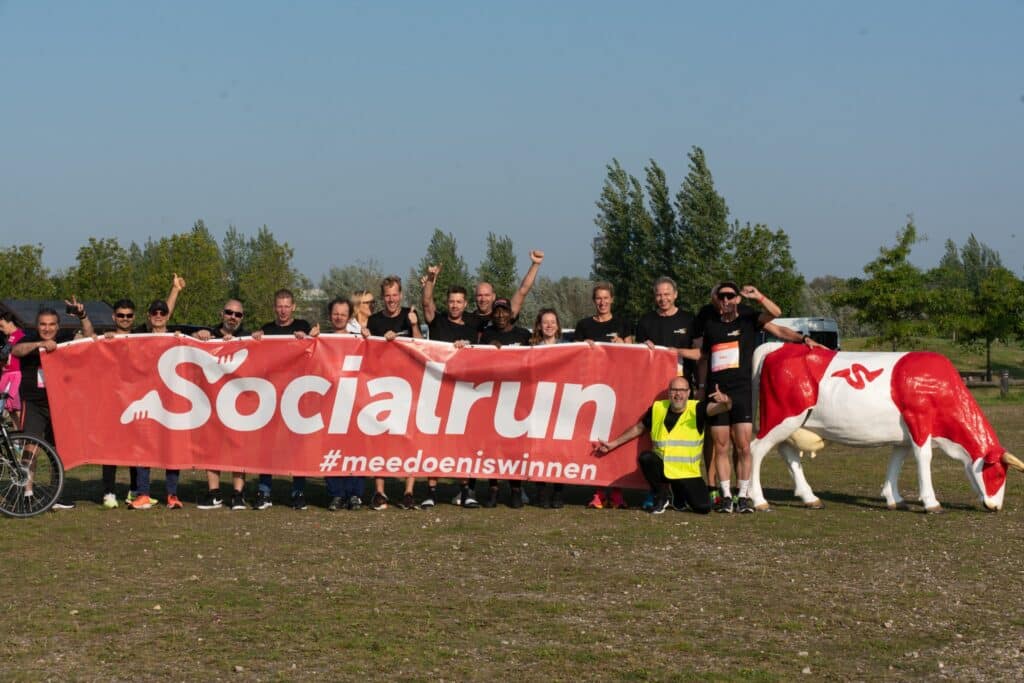 Team HVO-Querido voor de start van editie 2024 van de Socialrun