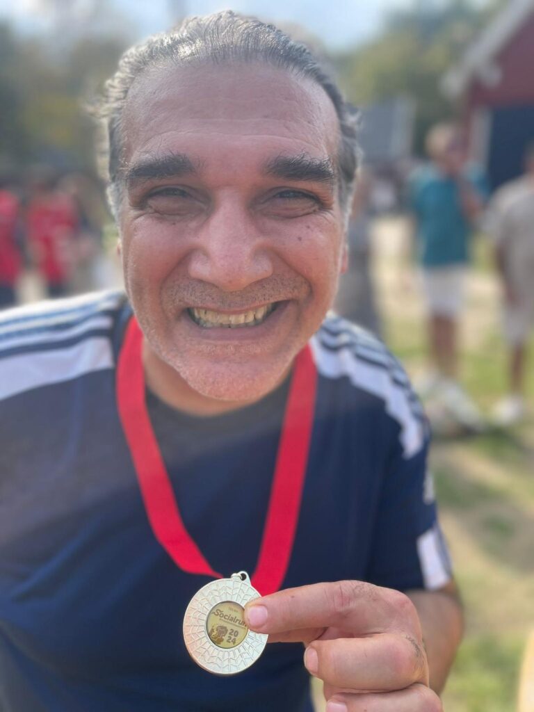 Mehrdad na afloop met zijn medaille